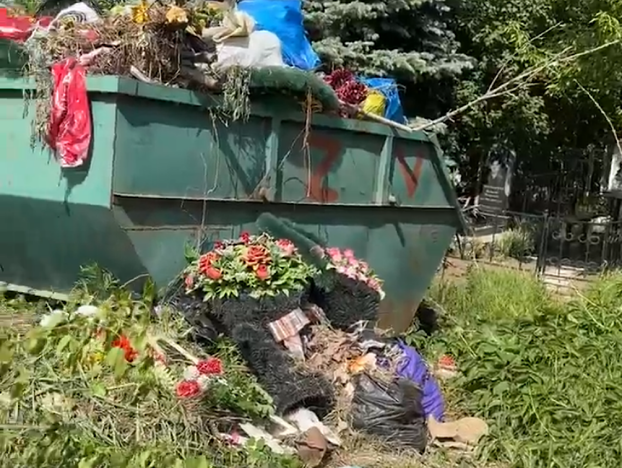 Кладбище в Дарагановке под Таганрогом превратилось в свалку