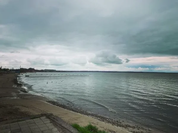 Таганрог на неделю. Таганрог море. Азовское море Таганрог. Вид на Азовское море с Таганрога. Таганрог пасмурно.