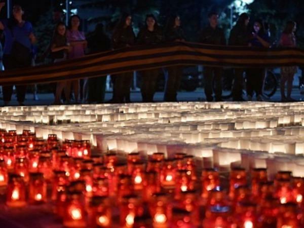 В Ростове и Таганроге почтили память погибших во время ВОВ «огненными картинами» из свечей