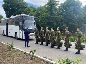 На службу в Президентском полку из Ростовской области отправили 15 призывников
