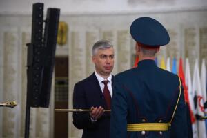 Главе администрации Ростова-на-Дону Алексею Логвиненко передали меч Победы