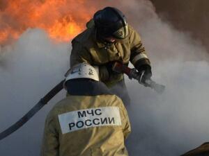 Две хозпостройки сгорели в Таганроге за сутки