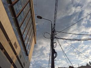 В Таганроге рабочий погиб от удара током на стройке