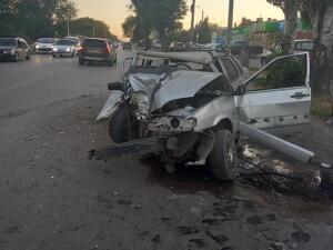 Водитель отечественного авто чудом выжил в ДТП в Таганроге