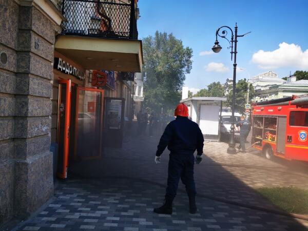 На Петровской в Таганроге загорелась пиццерия