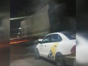 В Таганроге такси столкнулось с военным грузовиком