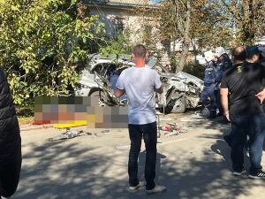 В жесткой аварии с участием грузовика в Таганроге погибла женщина
