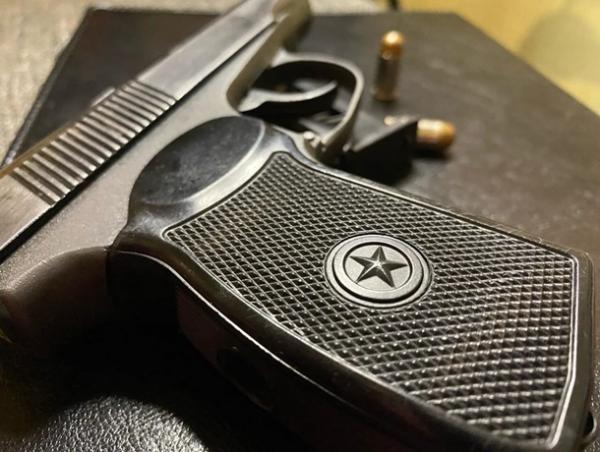 В Таганроге сотрудник полиции случайно подстрелил себя из табельного оружия