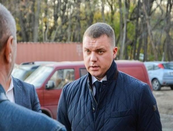 Замглавы администрации Таганрога Егор Долматов получил огнестрельное ранение