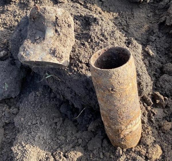Под Таганрогом нашли каску бойца Красной армии и гильзы немецкого оружия