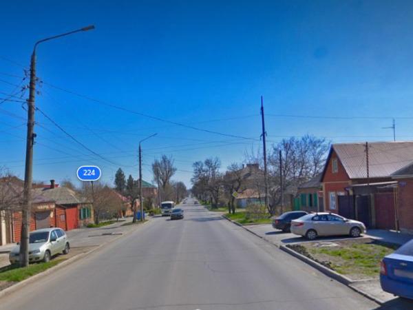Двое подростков попали под колеса машины в Таганроге