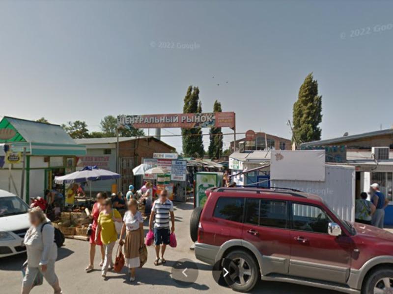 В Таганроге на центральном рынке два продавца подрались с полицейским