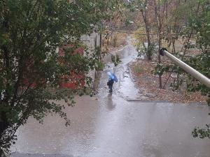 Улицы Таганрога превратились в реки после дождей