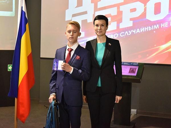 В Ростове детям-героям вручили награды за проявленное мужество в экстремальных ситуациях