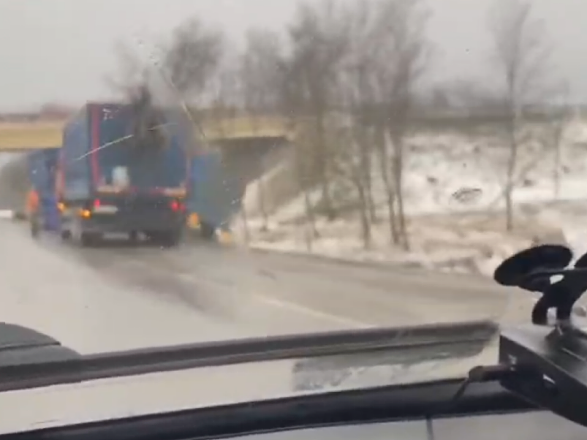 Авария на суворовском ростов на дону вчера. Авария в аркадаке перевернулась маз. 13 августа 2020 ростов на дону авария. В ростове на дону перевернулась иномарка на нагибина. Перевернулся в ростове.