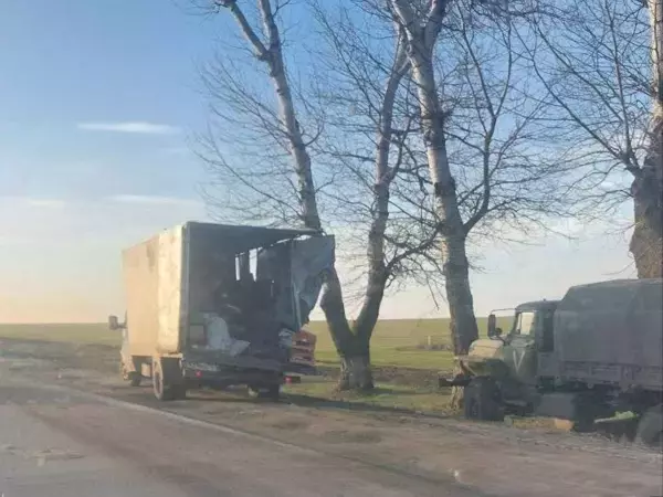 На трассе Ростов-Таганрог военный грузовик столкнулся с «ГАЗелью»