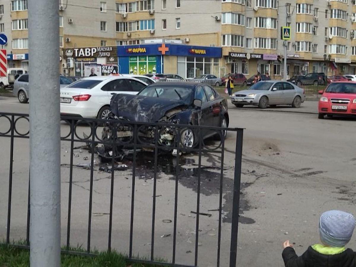 В Таганроге на Сызранова произошло жесткое ДТП » DonDay - новости  Таганрога. Происшествия, события, новости бизнеса, политики, культуры и  спорта.