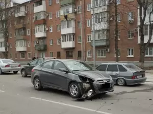 В Таганроге 17-летняя девушка попала под колеса «Хендай Солярис»