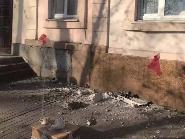 В Таганроге на улице Фрунзе обрушился фасад старинного особняка Тер-Арутюнова