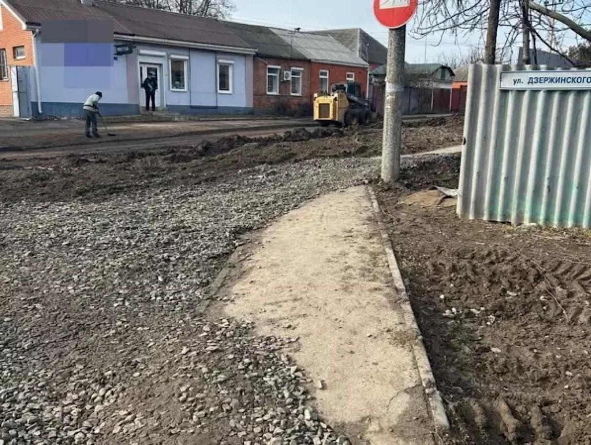 В Таганроге при ремонте канализационного коллектора двое рабочих отравились газом
