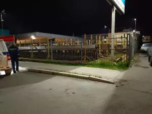 В Таганроге двое парней провалились в люк глубиной шесть метров