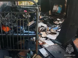В Таганроге спасатели вытащили мужчину из горящей квартиры