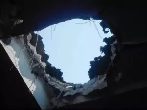 В Таганроге часть беспилотника со взрывчаткой проломила крышу частного дома