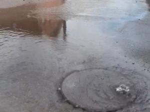 В Таганроге улицу Штыба затопило из-за аварии
