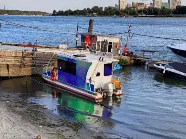 В Таганроге из-за оттока реки Дон несколько судов оказались на мели