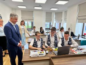 Глава администрации Ростова Алексей Логвиненко посетил Центр по работе с одаренными детьми