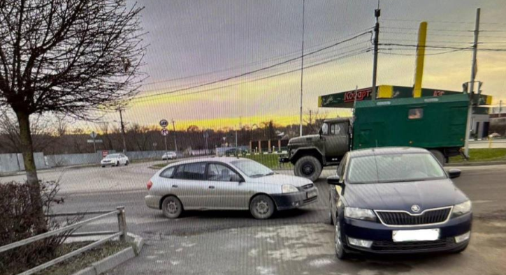 В Таганроге две иномарки попали в аварию