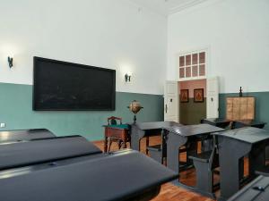 Жители Таганрога отмечают 165-летие Антона Чехова