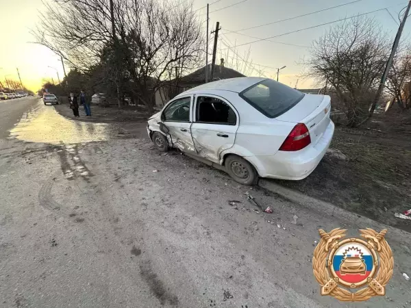 Водитель и пассажир «Шевроле» пострадали в ДТП в Таганроге