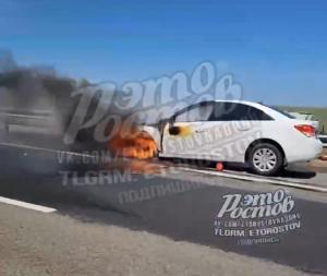 На трассе под Таганрогом сгорела легковушка