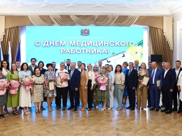 Глава Ростова вручил награды врачам накануне Дня медицинского работника