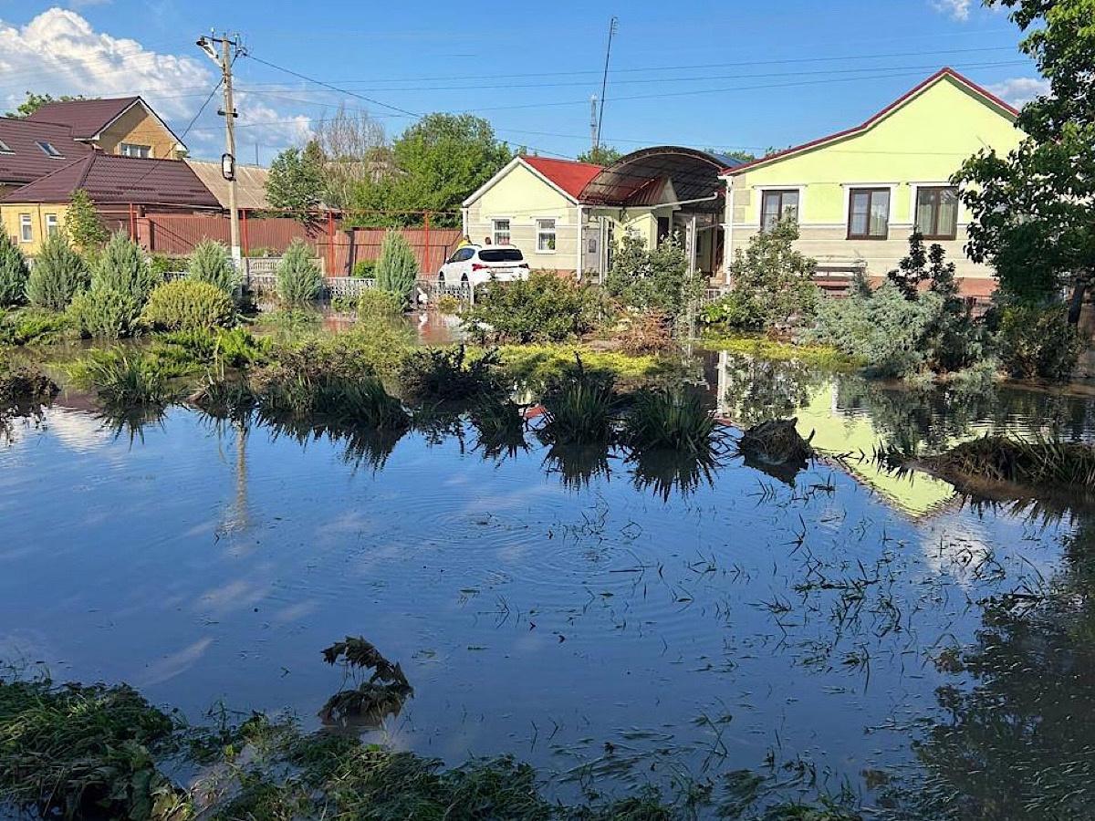 Из-за непогоды в селе Неклиновского района затоплены более 50 домов