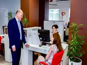 Александр Скрябин посетил новый многофункциональный центр на 40-летия Победы