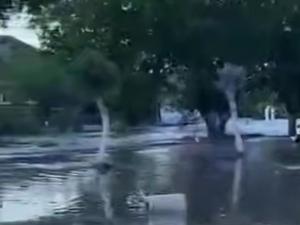 В селе Покровское Неклиновского района из-за подтопления ввели режим повышенной готовности