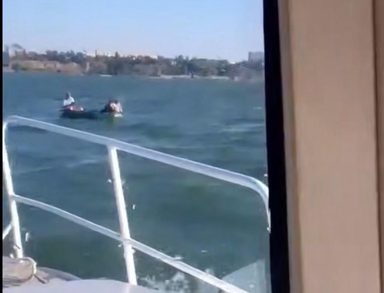 Отца и двух сыновей унесло на лодке в Таганрогский залив