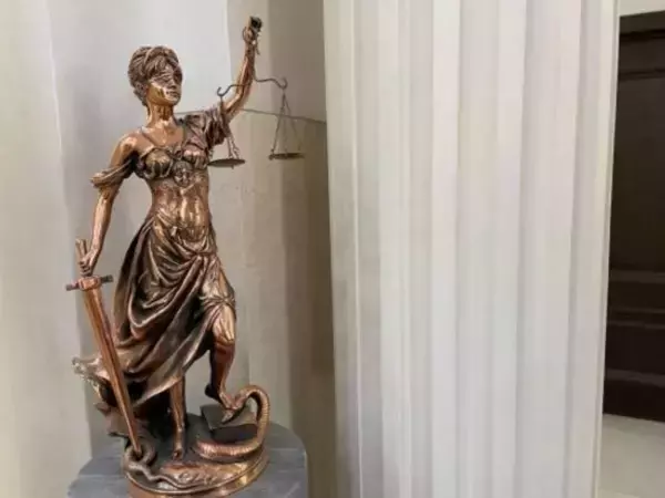 В Таганроге налоговика и полицейского будут судить за взятку
