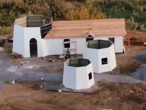 Новый маяк в Мержаново обещают достроить к началу октября