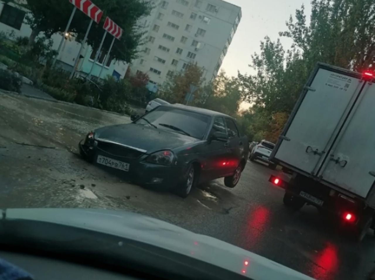 Жители Таганрога пожаловались на ямы в асфальте в переулке 1-м Новом