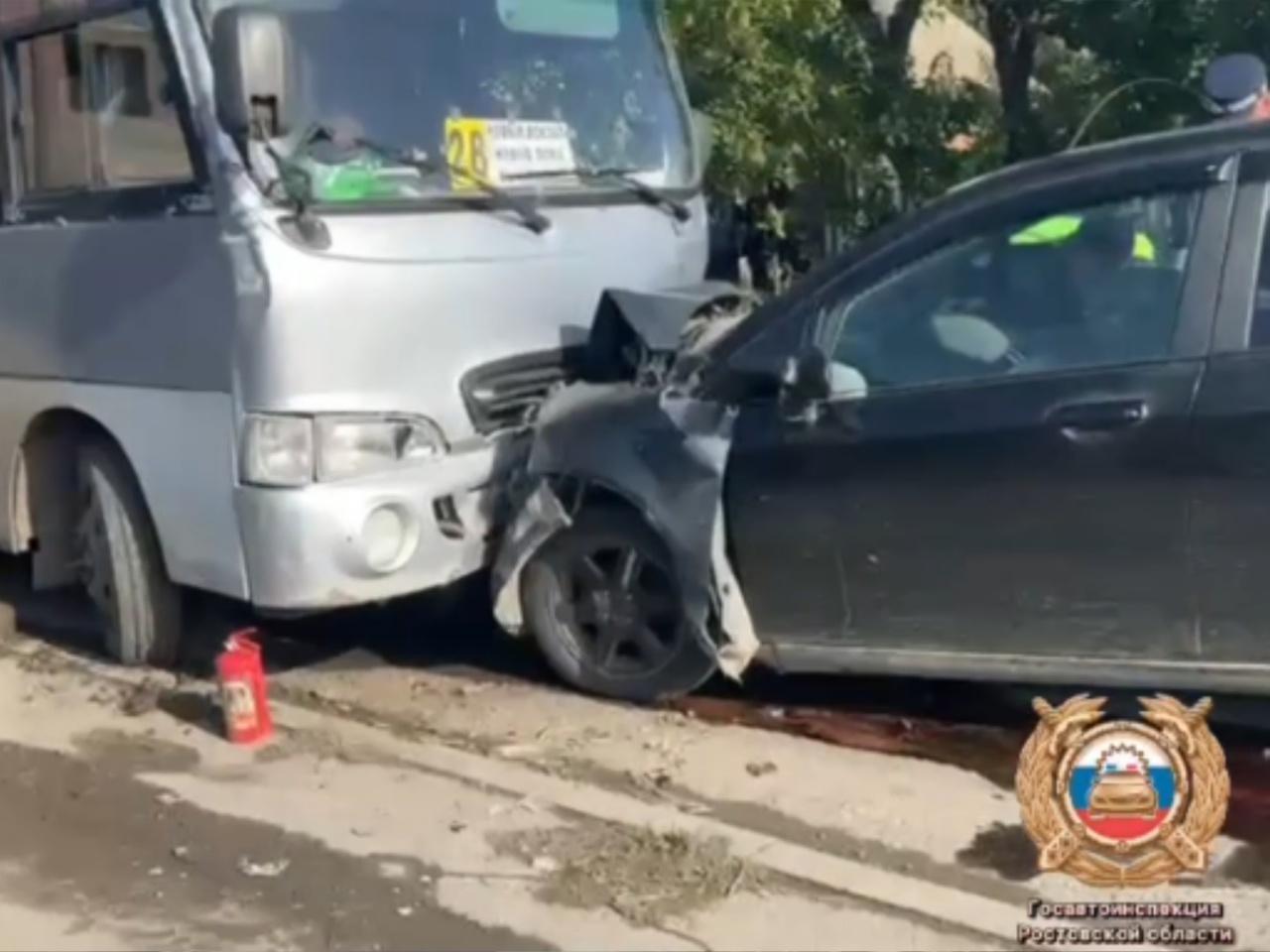 Три пассажира автобуса и водитель авто пострадали в ДТП в Таганроге
