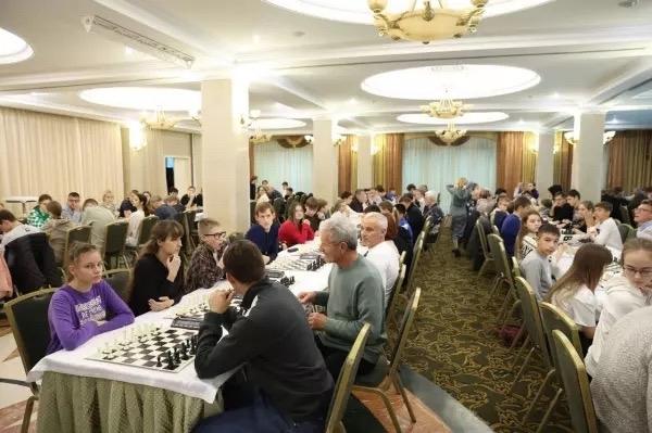 Глава Ростова Александр Скрябин принял участие в открытии Всероссийских соревнований по быстрым шахматам Глава Ростова Александр Скрябин принял участие в открытии Всероссийских соревнований по быстрым шахматам