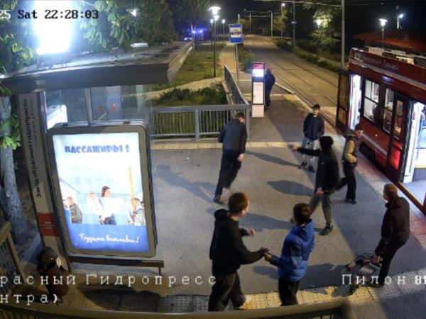 Трамвайную остановку в Таганроге расстреляли из пистолета