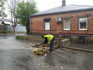 Расчистку ливнеприемников провели в Ростове