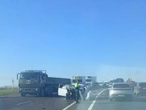 Огромная пробка сковала движение на трассе Ростов-Таганрог из-за ДТП