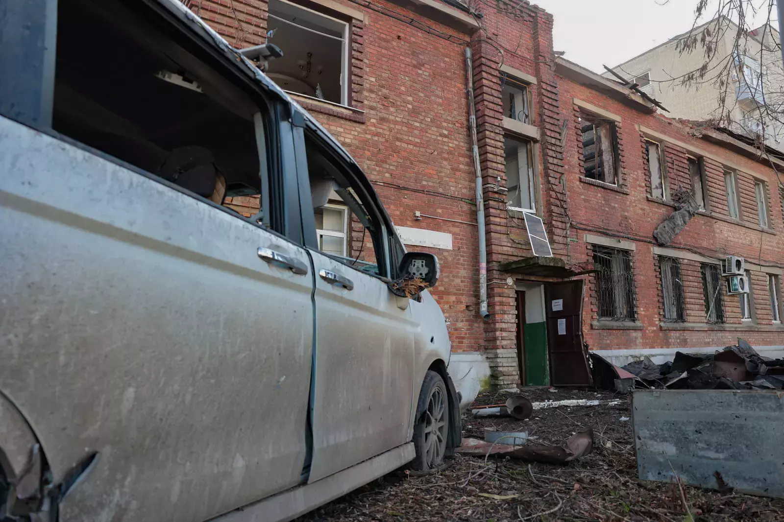 Опубликованы кадры повреждений от атаки беспилотников в Ростовской области