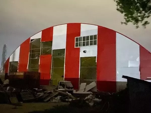 Жители Таганрога создали петицию для восстановления разрушенного после атаки дронов футбольного манежа «Авангард»