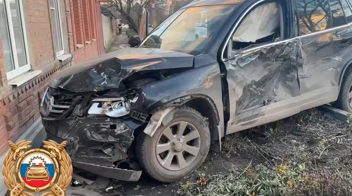 Один погиб и трое пострадали в ДТП в Таганроге 13 декабря